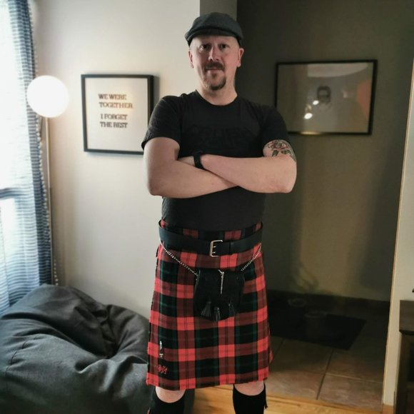 Meet your Poshers, Amy and Trevor - Picture 3 of 3